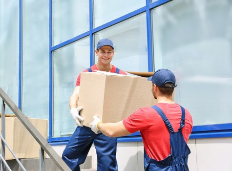 Removals van near Temple with central London moving support