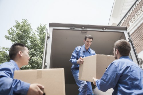 Local van helper supporting residential moving in Temple
